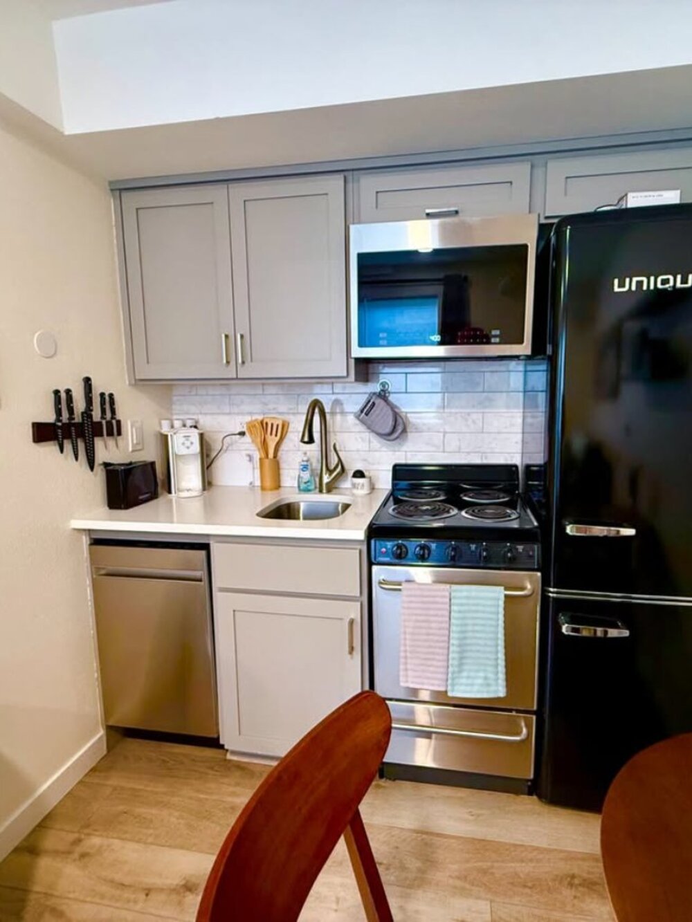 $1350 | 97202 [Lease\Rent] Studio 1 Bath Apartment - Picture 3 of 15